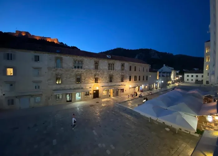 Torre * Hvar Town